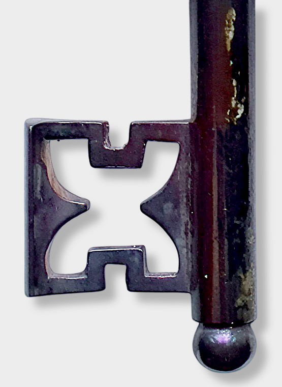 Schlüsselbart und Abschlußsegment am Ende des Schlüsselhalms